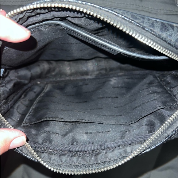 Crossbody Michael Kors purse - Picture 3 of 3
